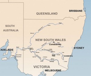Mapa Nowej Południowej Walii z zaznaczonymi głównymi rzekami. Źródło zdjęcie na licencji Creative Commons, autor Bidgee