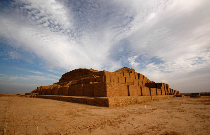 Ziggurat w Choga Zanbil, Iran