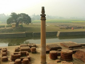 Filar z czasów Aśoki w Vaishali, Bihar, Indie, Rajeev Kumar, CC BY-SA 2.5